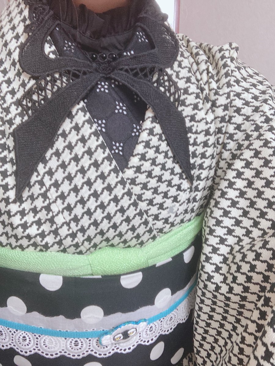No104Mi's tweet photo. 半幅帯変えて東京千秋楽だったから華やかにリボン付け襟つけてみた！あとソニック連れて行った https://t.co/AroYteeFeh