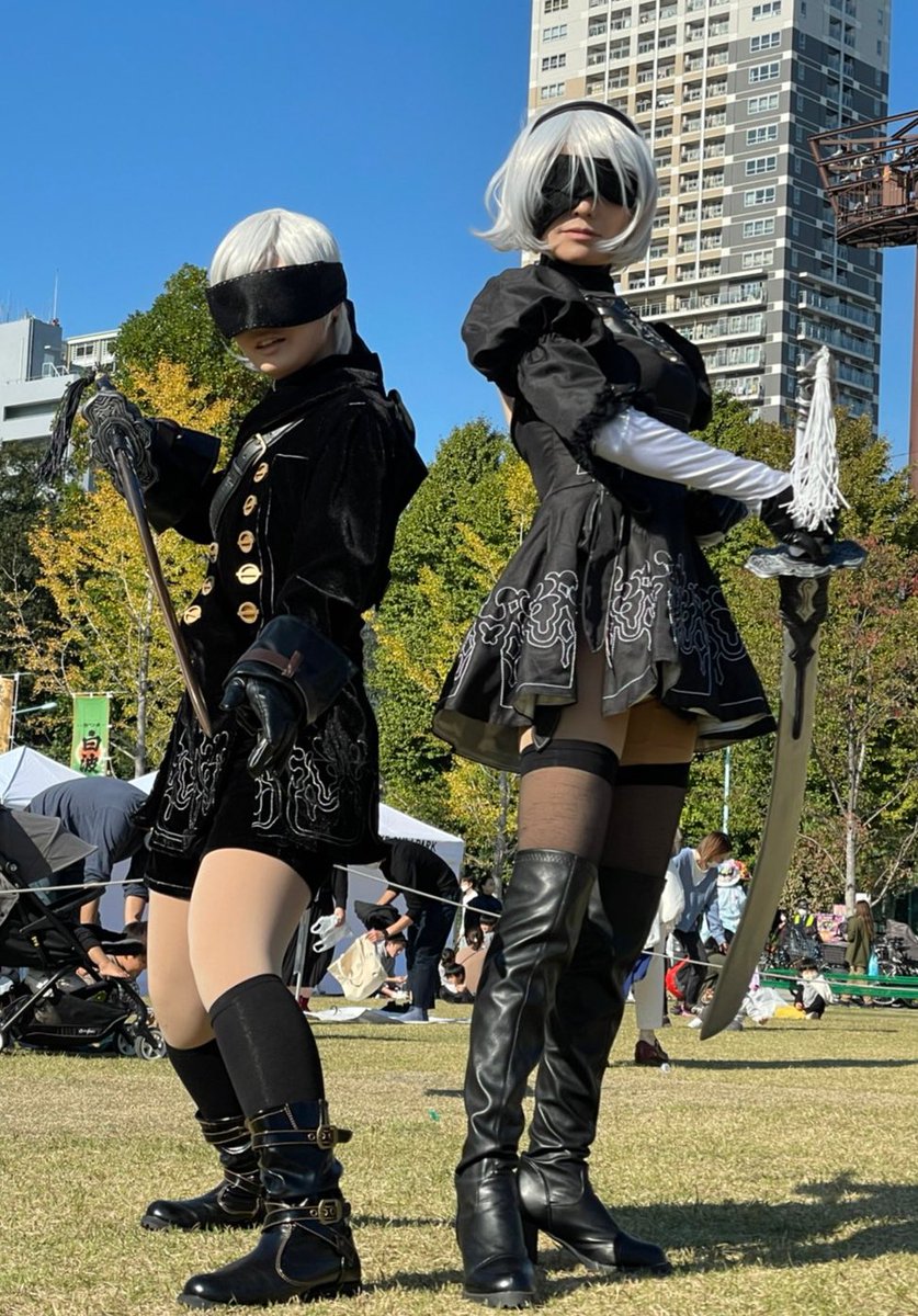 junotachi's tweet photo. ようやく復活の兆しが見えてきたコスプレ外イベ！#池ハロ2021 楽しんできました！

10/30 NieR:Automata 2B(📷@GO_Pafo)
10/31 小竜景光(📷@lieutenantA)

やっぱり小竜が圧倒的見つけやすかったみたいで（笑）
お会い出来た皆様･すれ違ってしまった皆様
本��にお疲れ様でした！
#ユノン帖 https://t.co/9DCdG4Oe7l