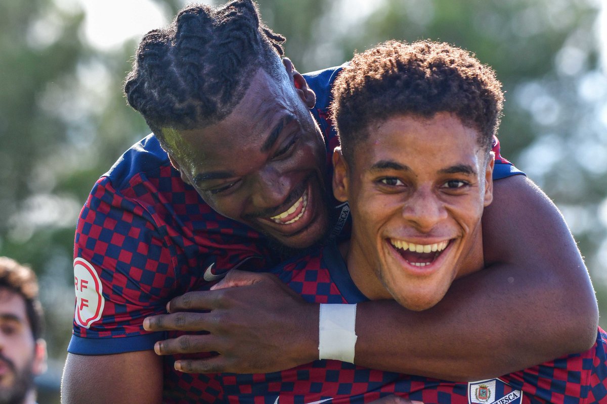 SDHuesca's tweet photo. ¡Qué GRAN victoria! 👌

La @SDHuescaB se impone al @CEEuropa con un gol de Kevin Carlos en Grañén, donde enlaza como local dos triunfos (1-0) en #SegundaRFEF 

#VamosHuesca 🔵🔴 https://t.co/Zb2B5d1UT8