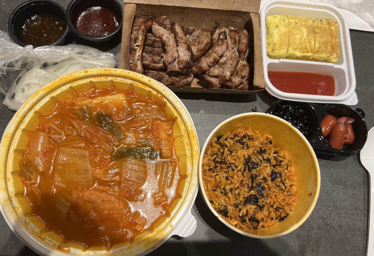 211031 #HASUNGWOON FNS

aku memotretnya tadi untuk ku tunjukkan ke kalian tadi...ㅎ aku makan sekitar jam 7 dan enak banget..short ribs...rice ball... spam kimchi jjigae..egg roll..

#하성운 #SUNGWOON <a href="/HSW_officialtwt/">하성운 (HASUNGWOON) OFFICIAL</a> <a href="/gooreumseng/">하성운</a>