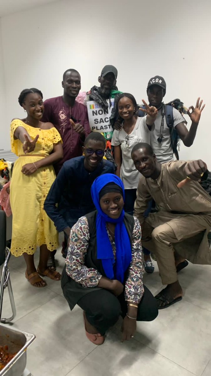 DiengAb21's tweet photo. Rencontre pour les Alternatives Ecologiques au Sénégal avec #JVE, #ASPSP, #AFAFA et discussions sur les changements climatiques/inondations et la gestion des déchets en milieu urbain dans les zones de Pikine et Guediawaye
#REALES
@Jve_Senegal @BoellSenegal 
@SAVE_DAKAR https://t.co/SJLn1a34M2