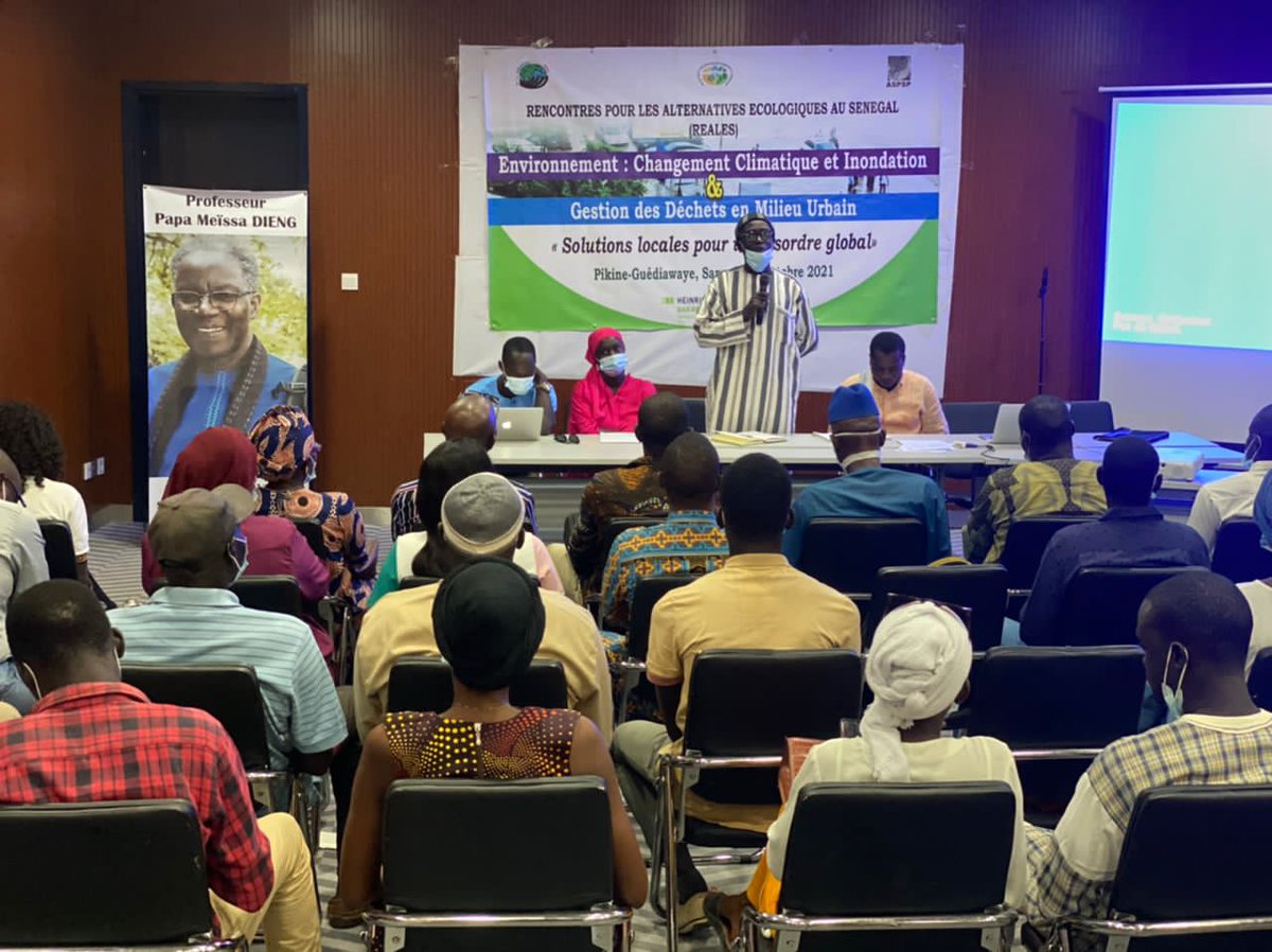 DiengAb21's tweet photo. Rencontre pour les Alternatives Ecologiques au Sénégal avec #JVE, #ASPSP, #AFAFA et discussions sur les changements climatiques/inondations et la gestion des déchets en milieu urbain dans les zones de Pikine et Guediawaye
#REALES
@Jve_Senegal @BoellSenegal 
@SAVE_DAKAR https://t.co/SJLn1a34M2