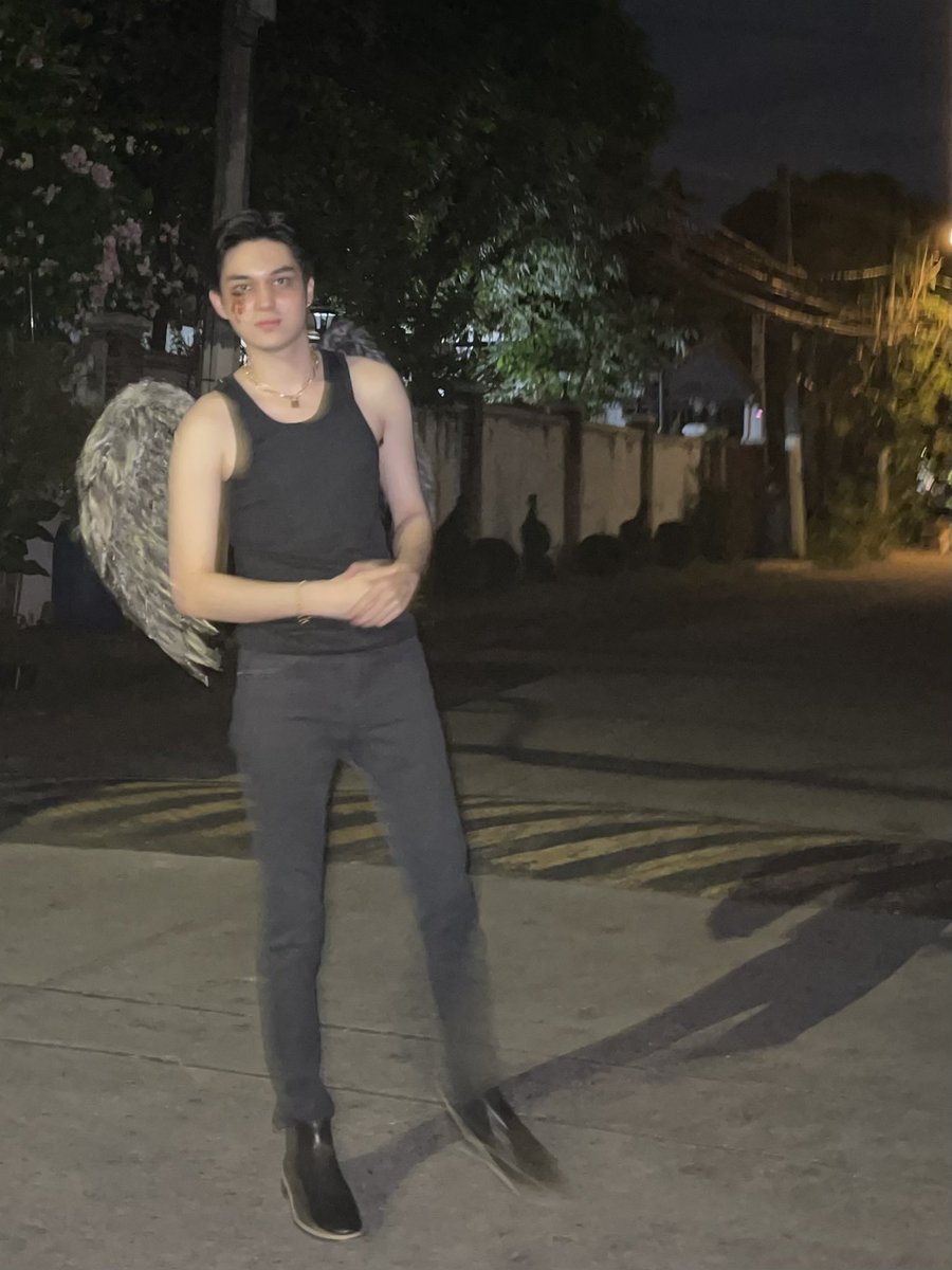 benjiedsch's tweet photo. fallen angel 🤪 https://t.co/UBVV8leCmi