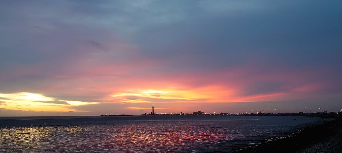 flat_squirrel's tweet photo. Another #sunrise, from m. #commute this morning...
#fitness #cycling #grimsby #grimsbydocktower #docktower
#trekbikes #riverside #Riverhumber
#nft #NFTs #nftphotography #nftcommunity #nftcollector #NFTmarketplace #opensea @opensea #NFTdrop #NFTartist #idonthaveacluecollection https://t.co/hZls4NuZ1W