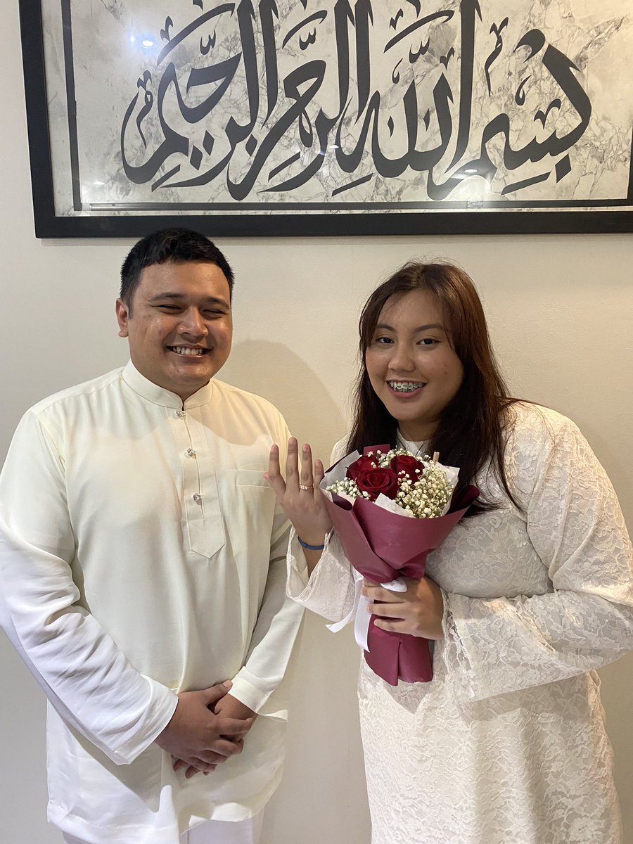 dindinlah's tweet image. Engaged 😍