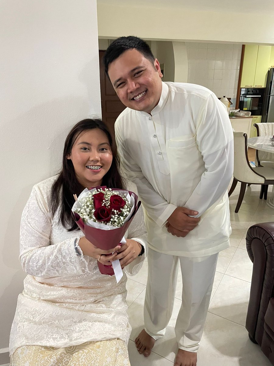 dindinlah's tweet image. Engaged 😍