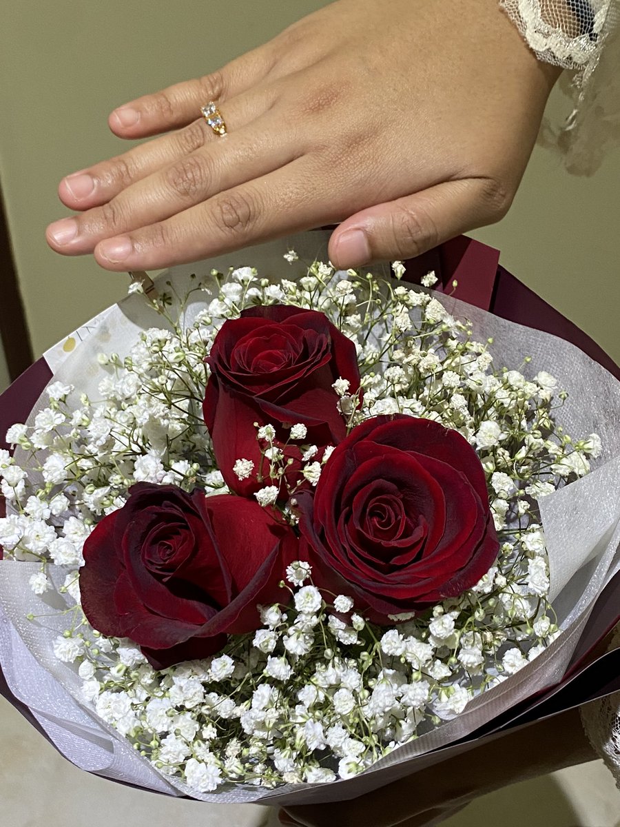 dindinlah's tweet image. Engaged 😍