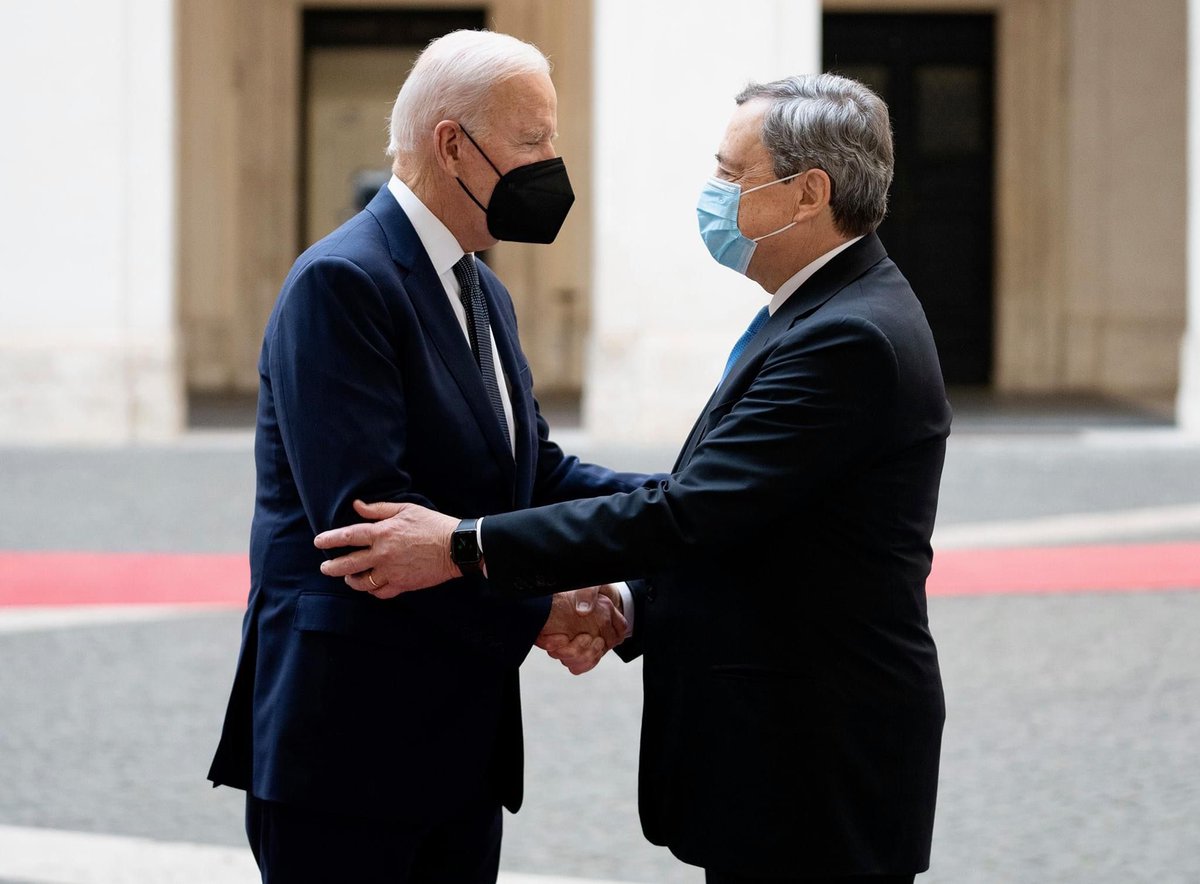 matteorenzi's tweet photo. Vedo l’Italia al #G20 con Draghi. E penso a quelli che dicevano “O Conte o morte”. Ed a quelli che dopo il Papeete dicevano “Elezioni!”. Abbiamo ricevuto insulti, minacce, odio. Ma quando vedo che al G20 c’e Draghi (non Conte o Salvini) mi scopro felice di andare #ControCorrente https://t.co/YfMZGklsGv