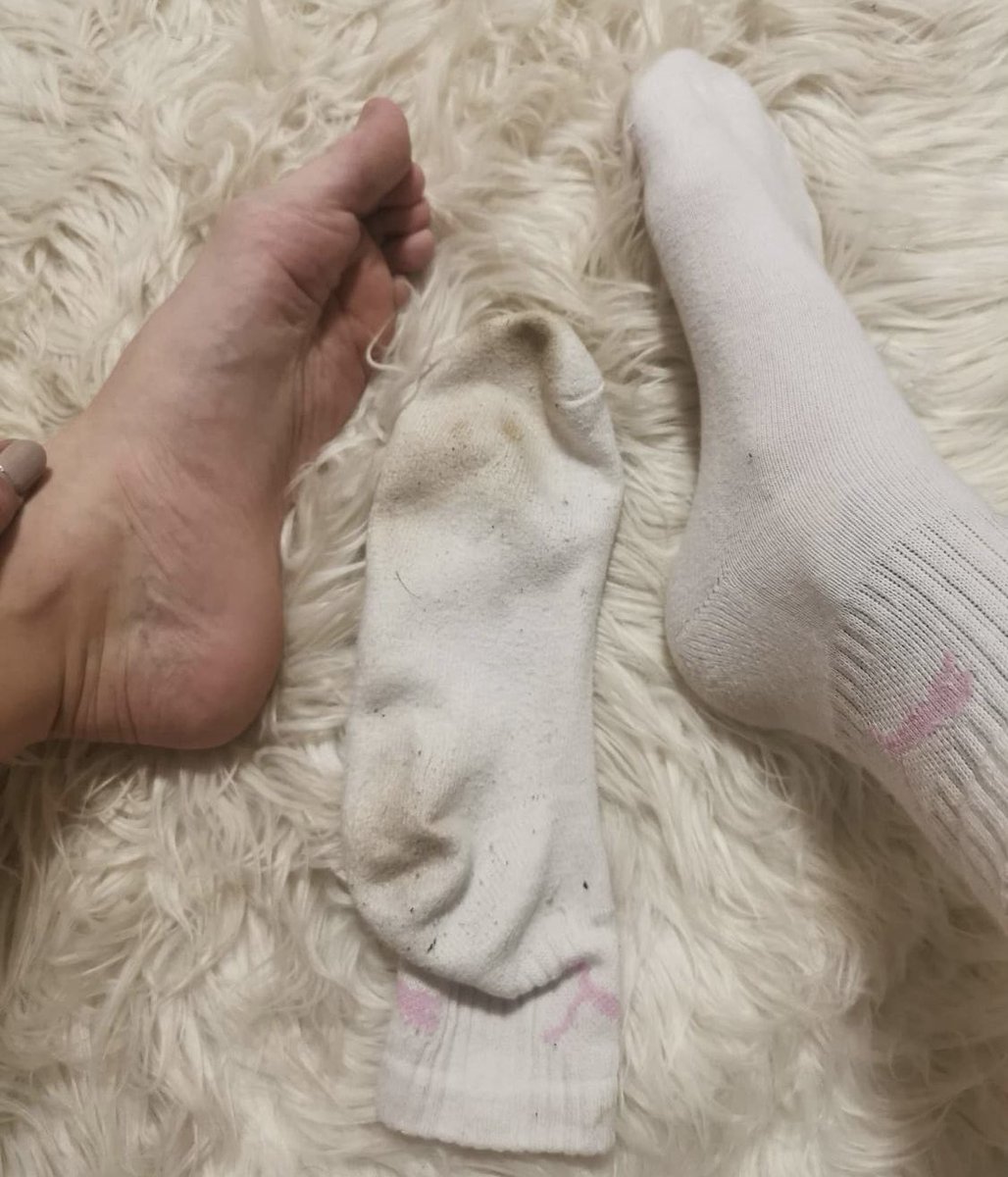 sockentrine's tweet photo. #socken #socks #geldsklave #sockenfetisch #SocksSunday #rabdom #fussherrin #fรผรe https://t.co/quQEax2MQu