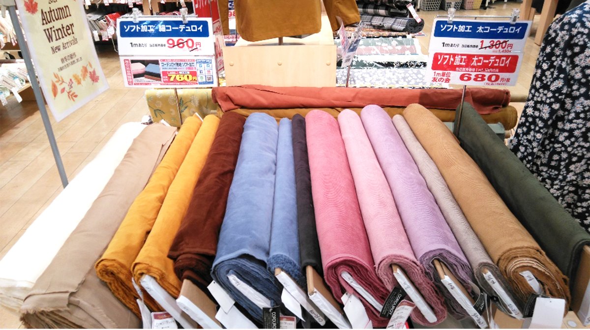 これからの季節にぴったりのウールとニット素材の生地が入荷しました