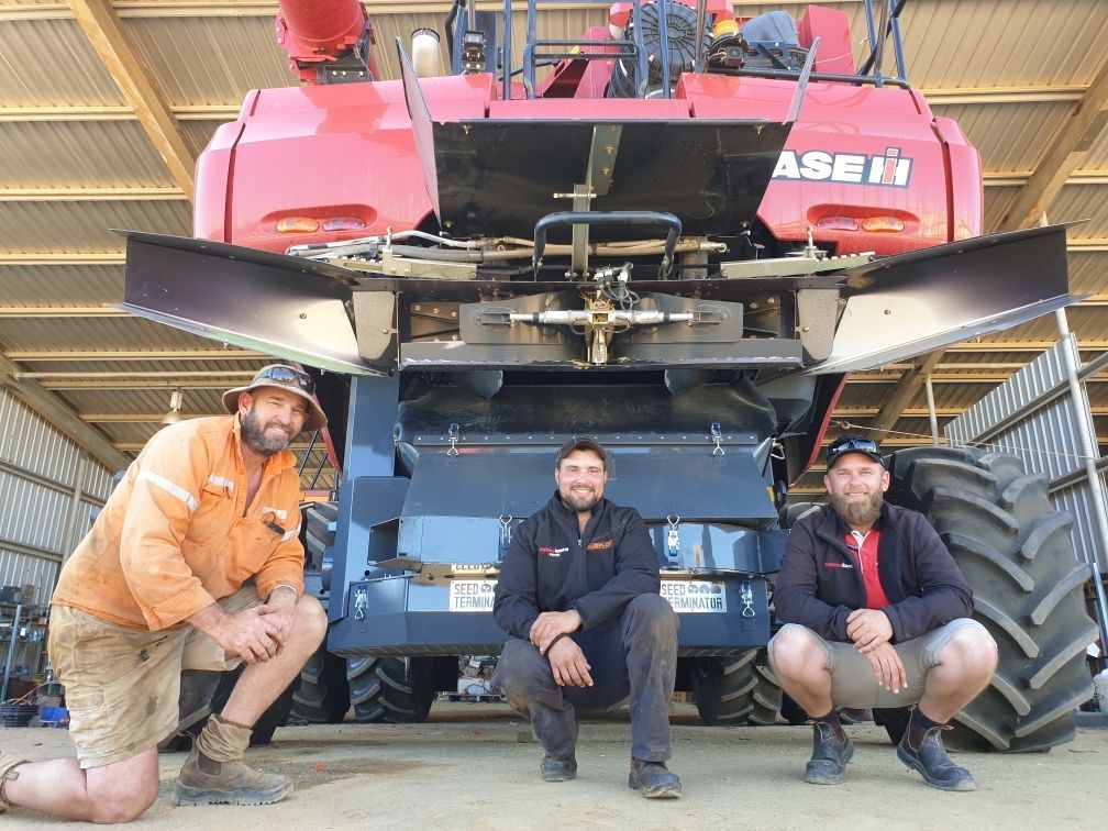 seed_terminator's tweet photo. Check out the shine on this bad boy 😎👌 #NiceWorkLads #HappyHarvest

L-R John Burns, Pieter Erwee and Ash Hayden from Farmers Centre Ravensthorope. 

Shout out to Pieter for being a legend &amp; to Ash for the delivery to save the day - Brett &amp; Robyn say a big thanks 🙏 https://t.co/esjKW9UzZt
