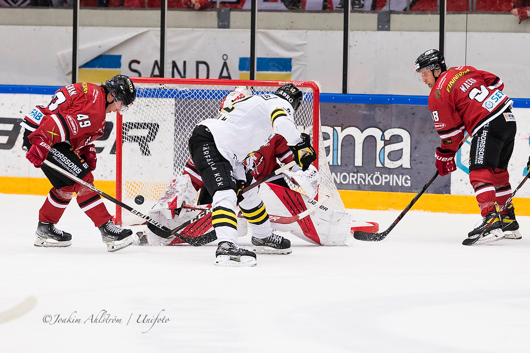 Unifoto2's tweet photo. Några bilder från Vita Hästen - AIK igår, som vann på ett otroligt mål med 18 sekunder kvar på förlängningen. @AIKishockey @HCVitahasten @NikonEurope @hockeyallsvensk #hockey @NTnyheter @NorrkopingSe @NTsporten @SportExpressen https://t.co/bMyVXYbMmv