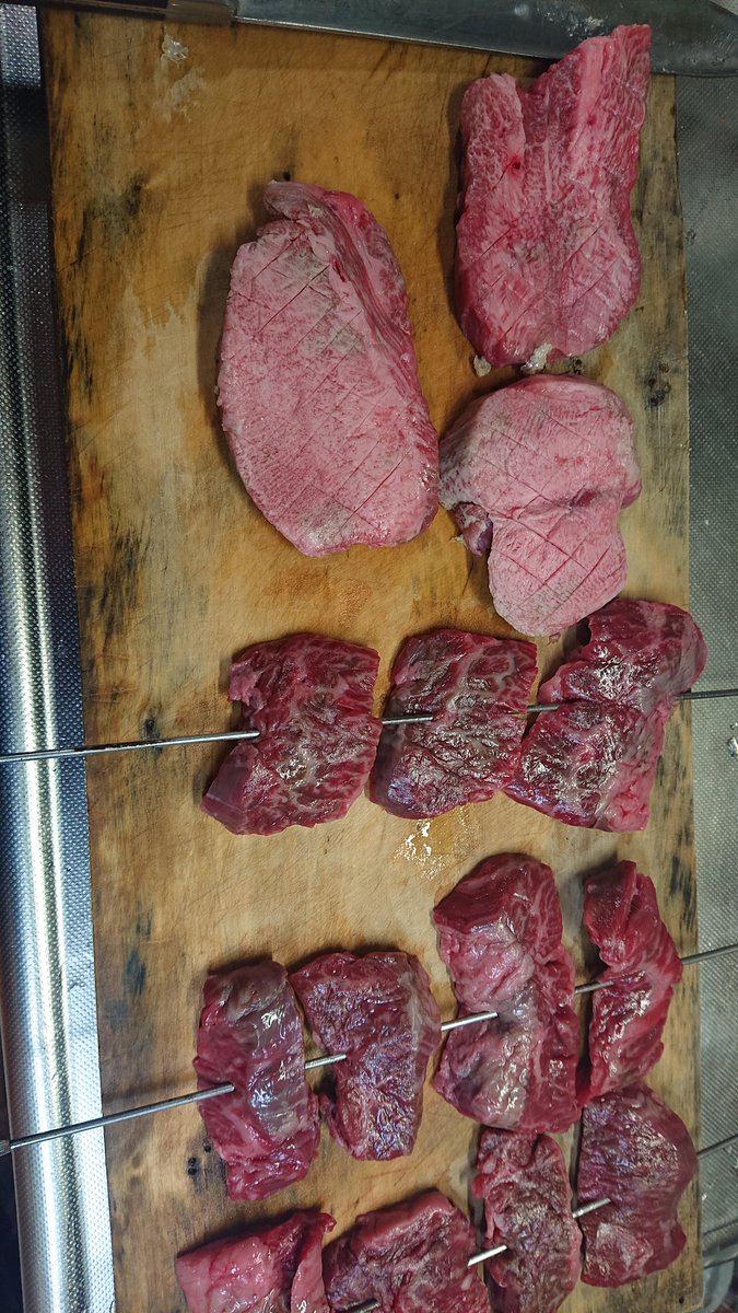 111dreamwalker's tweet photo. 今夜は 昨日 牛たん1本買ったので。
タンテキ🥩と サガリ
ﾆｸｩ(｢🍖･ω･)｢🍖(「・ω・)「 ｶﾞﾌﾞﾘ
で ( ⑉¯ ▽¯⑉ )🍻（◎＾○＾◎）ｶﾝﾊﾟｰｲ https://t.co/TFD1oUKdrF
