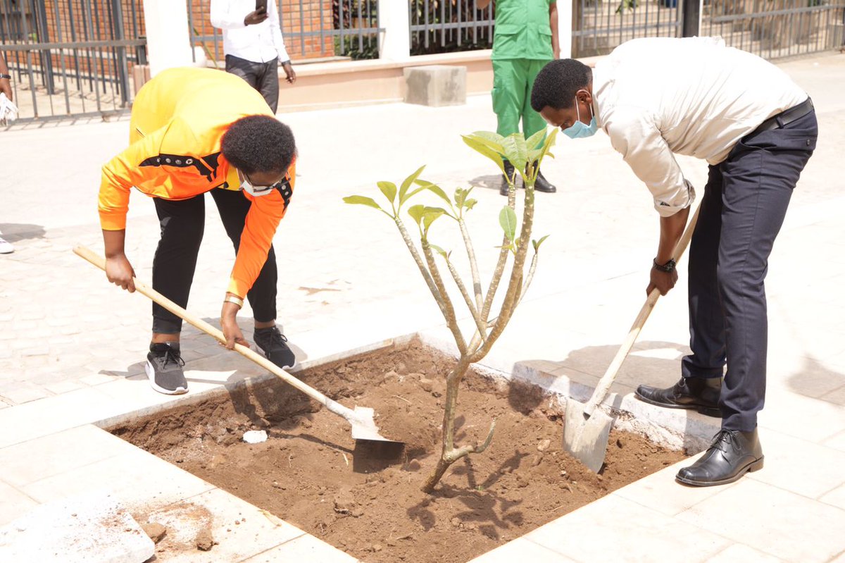 CityofKigali's tweet photo. Happy #WorldCitiesDay21, after  signing an MoU with @GGGI_Rwanda to keep Kigali green and developing a climate resilient city. The City of Kigali Mayor @PudenceR and @oakdanny ,Country representative of @GGGI_Rwanda come to plant trees along Imbuga City Walk  #GreenCities https://t.co/5sFl6p7j3f