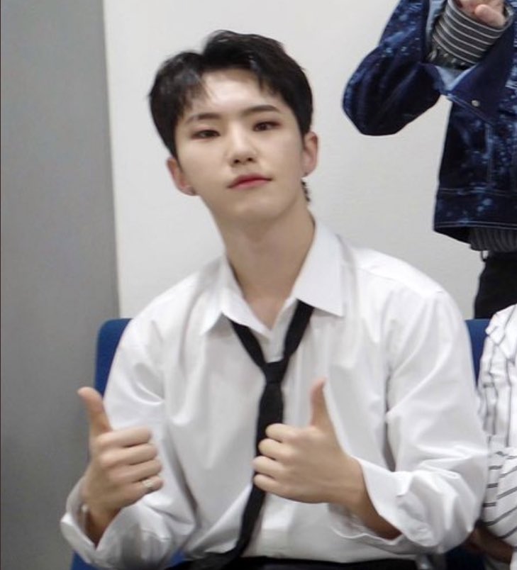 delight_soon's tweet photo. 진짜 잘생겼네 이 남자 https://t.co/BTaBqmZvly