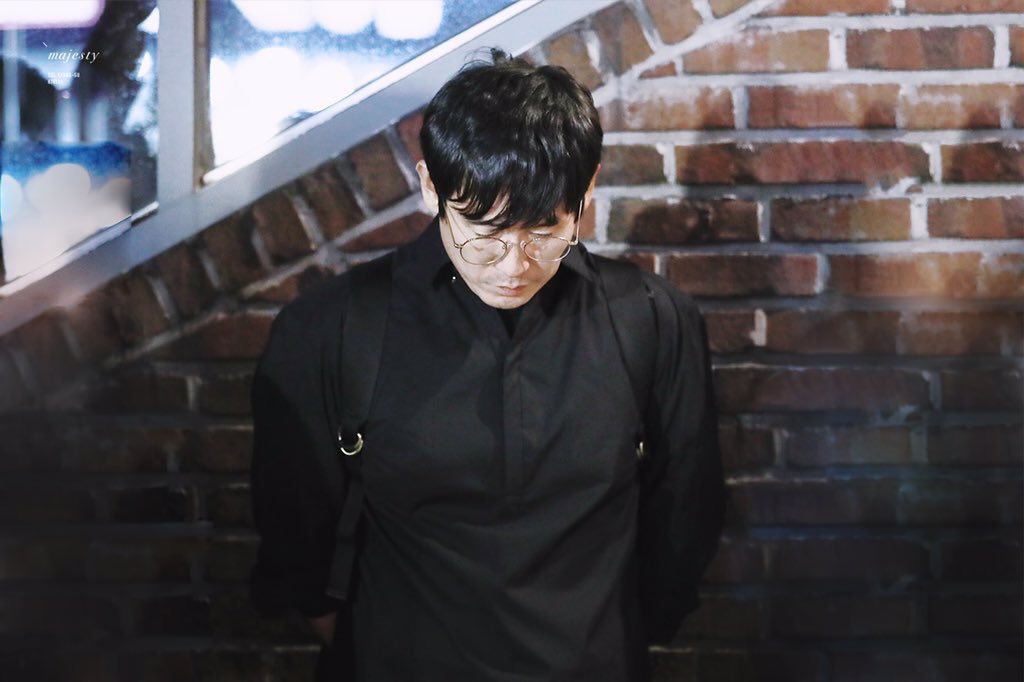 다들 설경구에게 재입덕한 사진 아닌가요? 물론 탈덕도 한 적은 없습니다만.