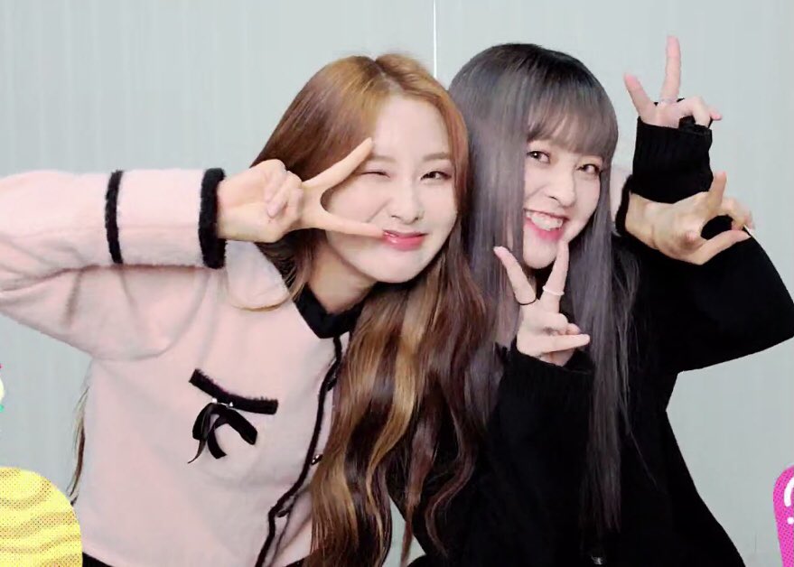 archiveyuuri's tweet photo. 211031 ㅡ VLive  
#YUURI #유우리 #JIAN #지안 #LUNARSOLAR #루나솔라 https://t.co/oYZNmPTrP8