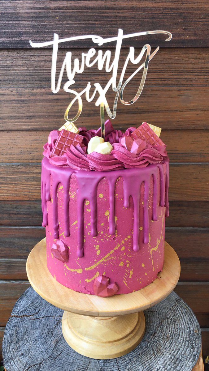Red13Taylor1's tweet photo. Let’s just say I’m pretty proud with how my two birthday cakes turned out!! 😋 https://t.co/cs3bCxrUh9