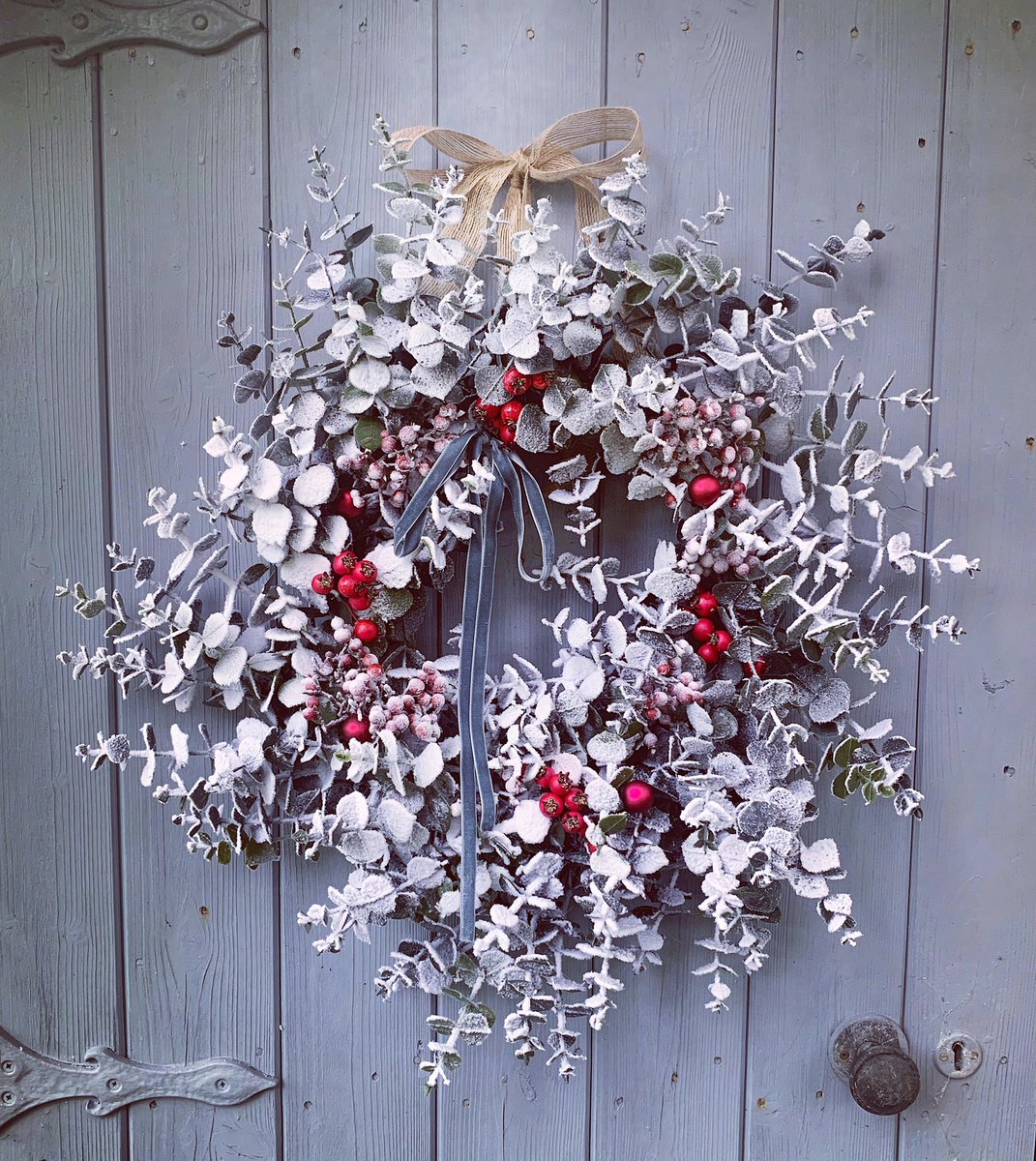 Jas_LilyWreaths's tweet photo. Winter Eucalyptus, the latest addition to my Winter &amp; Christmas Collection. Available now on my website 
#UKGiftAM #UKGiftHour #shopping #sundayvibes 

https://t.co/8NONKIxyn4 https://t.co/DLyr7ieEuZ