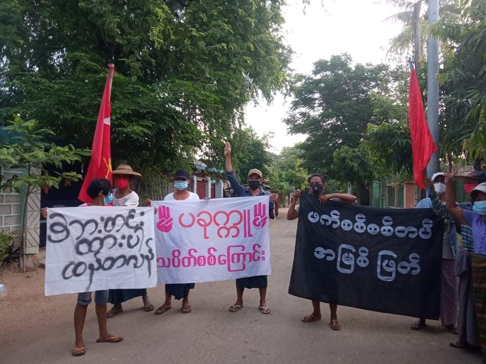 IrrawaddyNews's tweet photo. Residents in Pakokku, Magwe Region, rallied against the military regime on Sunday morning. 
(Photo: CJ) https://t.co/VZ4ZnAcjOo