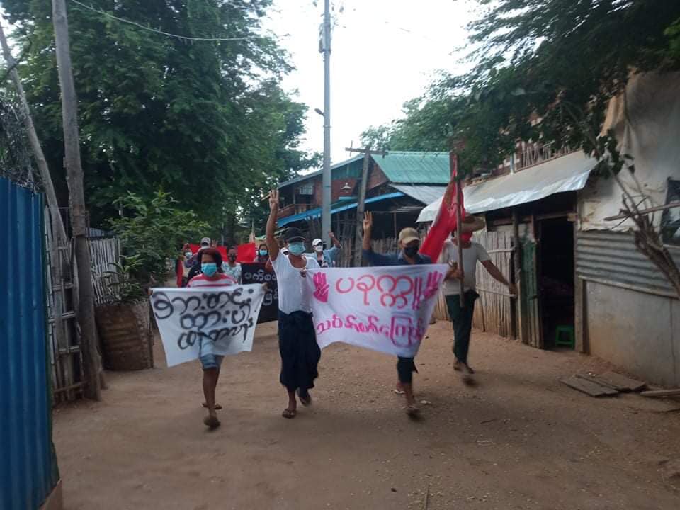 IrrawaddyNews's tweet photo. Residents in Pakokku, Magwe Region, rallied against the military regime on Sunday morning. 
(Photo: CJ) https://t.co/VZ4ZnAcjOo