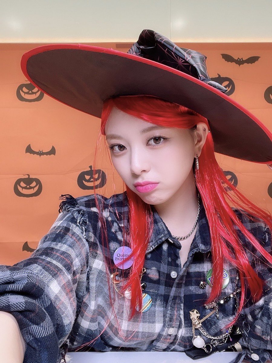 [📞🧡] 211031 ITZY VIDEO CALL EVENT
#mecimashopxITZYcrazyinlove 🎃

#YEJI #예지 #LIA #리아 #YUNA #유나 

#ITZY #있지 #อิทจี <a href="/ITZYofficial/">ITZY</a> 
#CRAZYINLOVE 
#ITZY_LOCO
#JYP #JYPTH