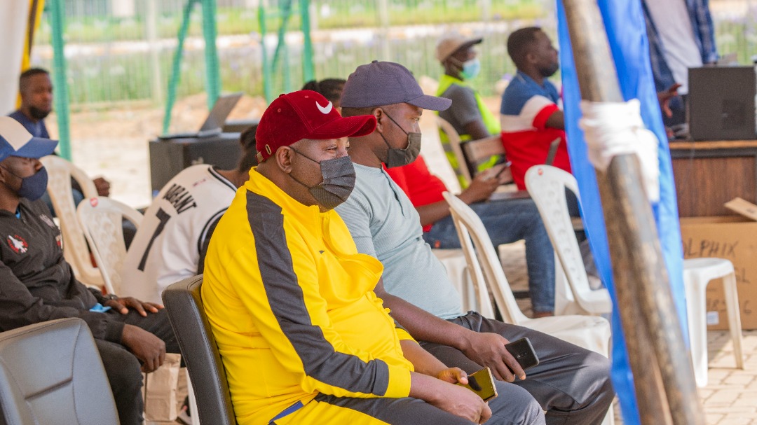 FerwahandRwanda's tweet photo. Umuyobozi wa #FERWAHAND @utabarutset ari gukurikirana imikino ya nyuma ya #CoupeduRwanda https://t.co/vgjr46YnHC
