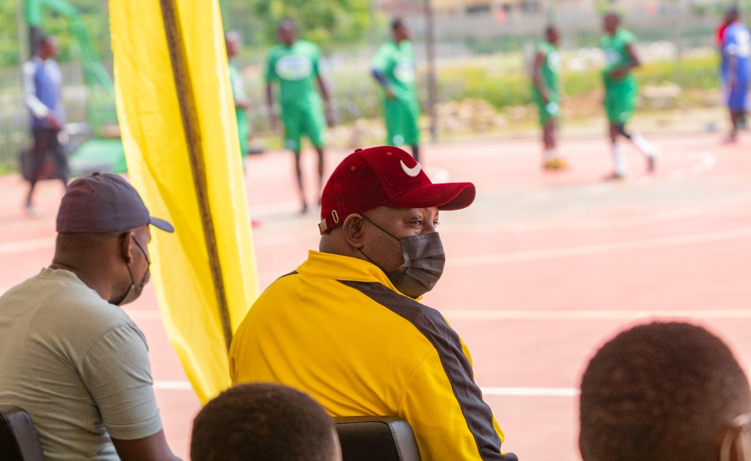 FerwahandRwanda's tweet photo. Umuyobozi wa #FERWAHAND @utabarutset ari gukurikirana imikino ya nyuma ya #CoupeduRwanda https://t.co/vgjr46YnHC