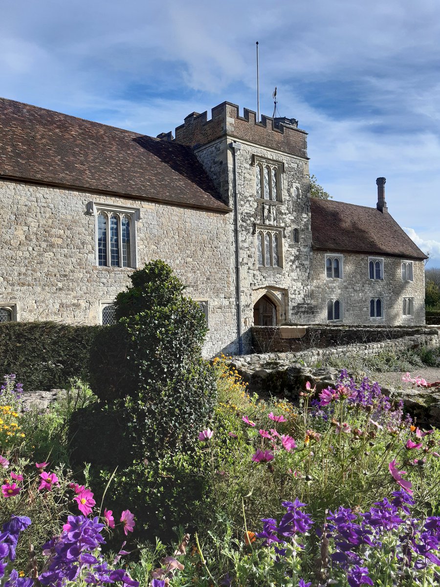 Visited the beautiful 14th century Manor House at #IghthamMote for the first time yesterday!  So beautiful!  Enjoyed a lovely walk in the surrounding countryside too! #NationalTrust #VisitKent #LoveHistory @NTIghthamMote @VisitKent @ExploreKent @KentScenes