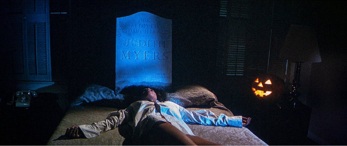 #Film89ShotOfTheDay
No.1453
Halloween (1978)
Director: <a href="/TheHorrorMaster/">John Carpenter</a> 
Cinematographer: Dean Cundey