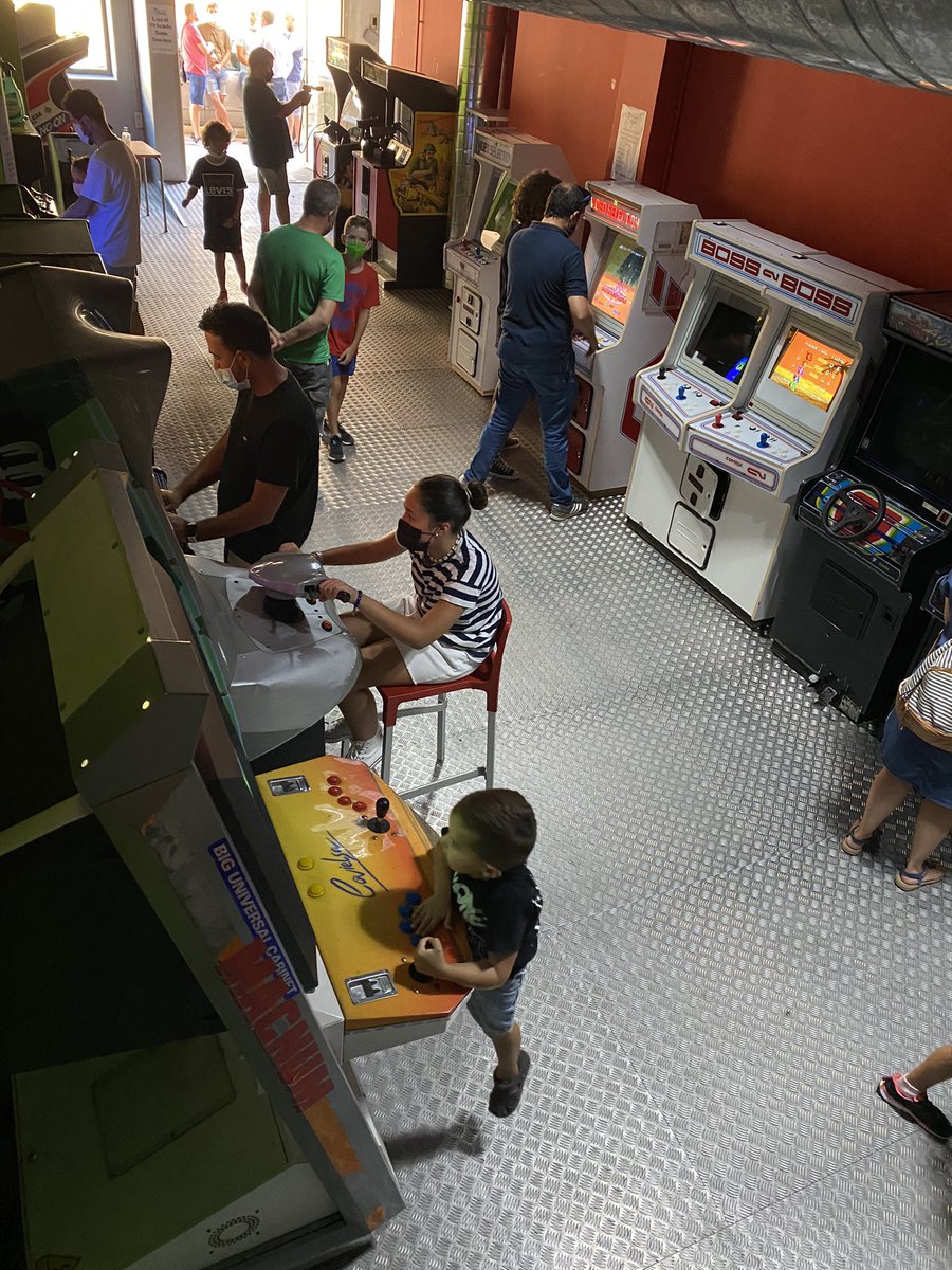 ArcadeMula's tweet photo. 👻Vente a pasar una tarde terroríficamente ochentera con nuestras Arcades y Videoconsolas clásicas 🦇

Entrada gratuita 🎟
Modo free-play 🆓
Partidas ilimitadas ♾

Campeonato Ghosts’n Gobblings 💀

¡Tenemos cantina! 🍻 https://t.co/1raRARV30s