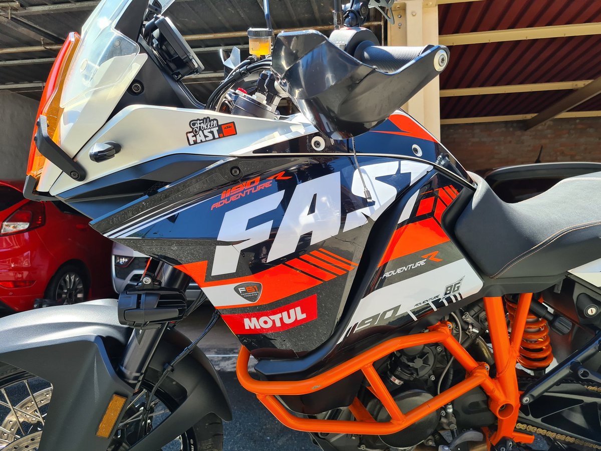 ted_pops's tweet photo. #AngelMerkel is Sparkling clean👌🔥🏍 its time go play on one 2 wheels and sometimes just the one wheel!
#KTMReadyToRace
#ReadyToRace
#TeamKTM
#FastKTM
#FokkenFastKTM
#TheOrangeArmy https://t.co/jc0HJa9NHM