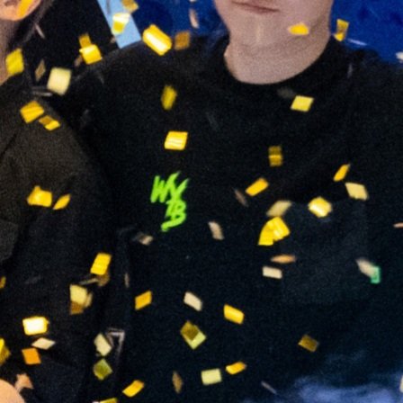 i9mnZXSeplNmJA5's tweet photo. 어 저 👕......😳😳😳 뒤에 ⚡가 있었구나... https://t.co/mqgQGuic5q