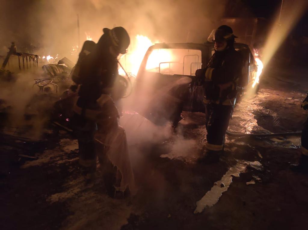 JCarlos_Valerio's tweet photo. Imágenes de la explosión de esta madrugada en San Pablo Xochimehucan, aquí en Puebla. https://t.co/PP8QS9y7zW