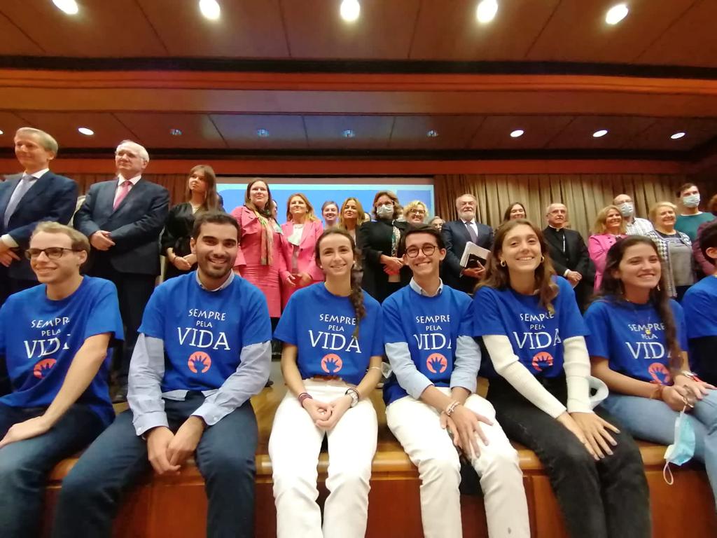 oneofuseu's tweet photo. Numerosas personas y entidades de toda Europa se han reunido en Lisboa para mostrar la esperanza por la vida y la dignidad. Gracias Lisboa!  #VForoOneofUs2021 https://t.co/22ypNLzrOW