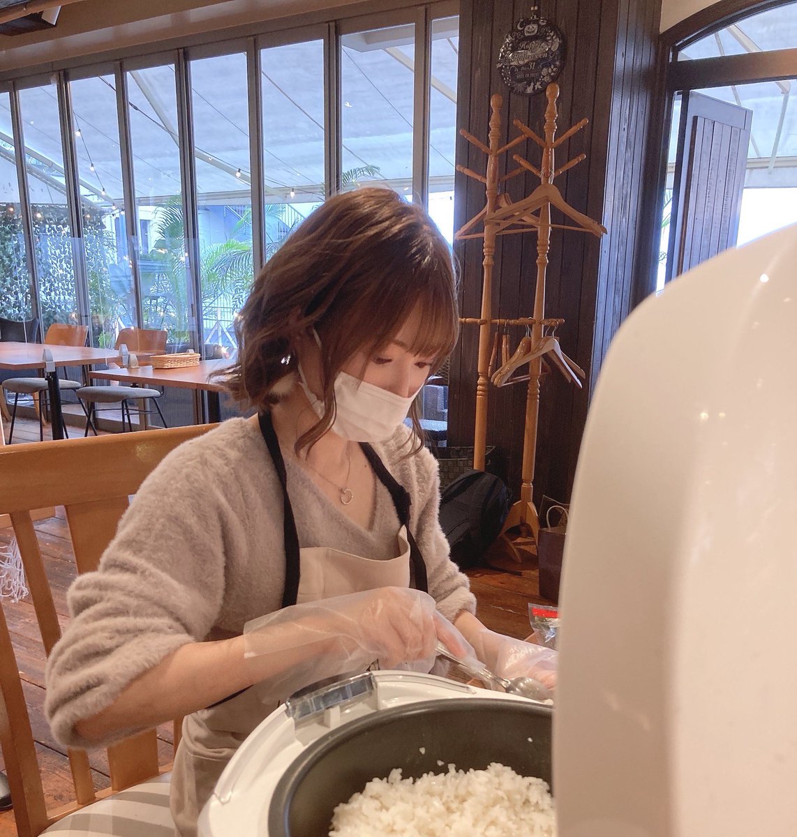 amatsuka_moe's tweet photo. みんながおいしいってごはん言ってくれてよかったー!!
普段人にごはん��ることないから、こうやって人に食べてもらうためのごはんを作るのって楽しいしうれしいね☺️✨
いっぱい食べてくれてありがとう🍙🦖⸒⸒
#オフ会 #おにぎり https://t.co/LHPX80o29M