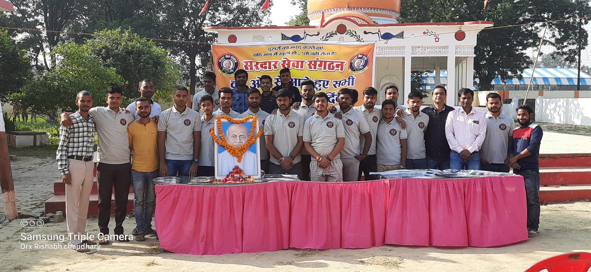 rishabh_drx's tweet photo. आज राष्ट्रीय एकता दिवस के अवसर पर ' बाबा ब्रह्मदेव मंदिर परिसर पाटन-उन्नाव' में "सरदार सेवा संगठन" द्वारा लौहपुरुष सरदार बल्लभ भाई पटेल जी की जयंती मनाई गई।।#SardarVallabhbhaiPateljayanti 
#SardarSevaSangthan 
#PatanUnnao #RastriyaEktaDiwas2021 https://t.co/zBPoU3lyGs