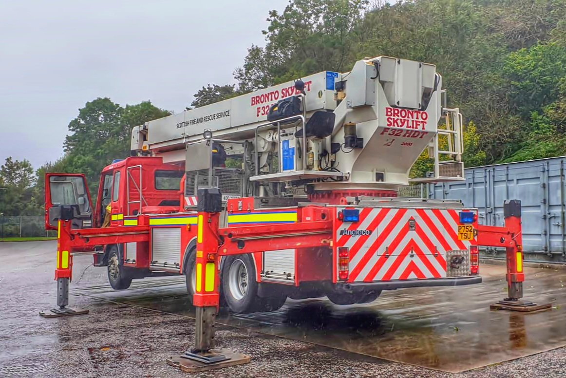 ObanRds's tweet photo. π¨ππ¨ ALP Crew mobilised at 01.55hrs to assist Retained Colleagues from Campbeltown and Wholetime Colleagues from East Kilbride, to an ongoing incident in Campbeltown. Stop message received enroute. πππππ #E07A6 #E29P6 #E29P7 #C01L1 #C01L2 https://t.co/DPgy6Th9fK