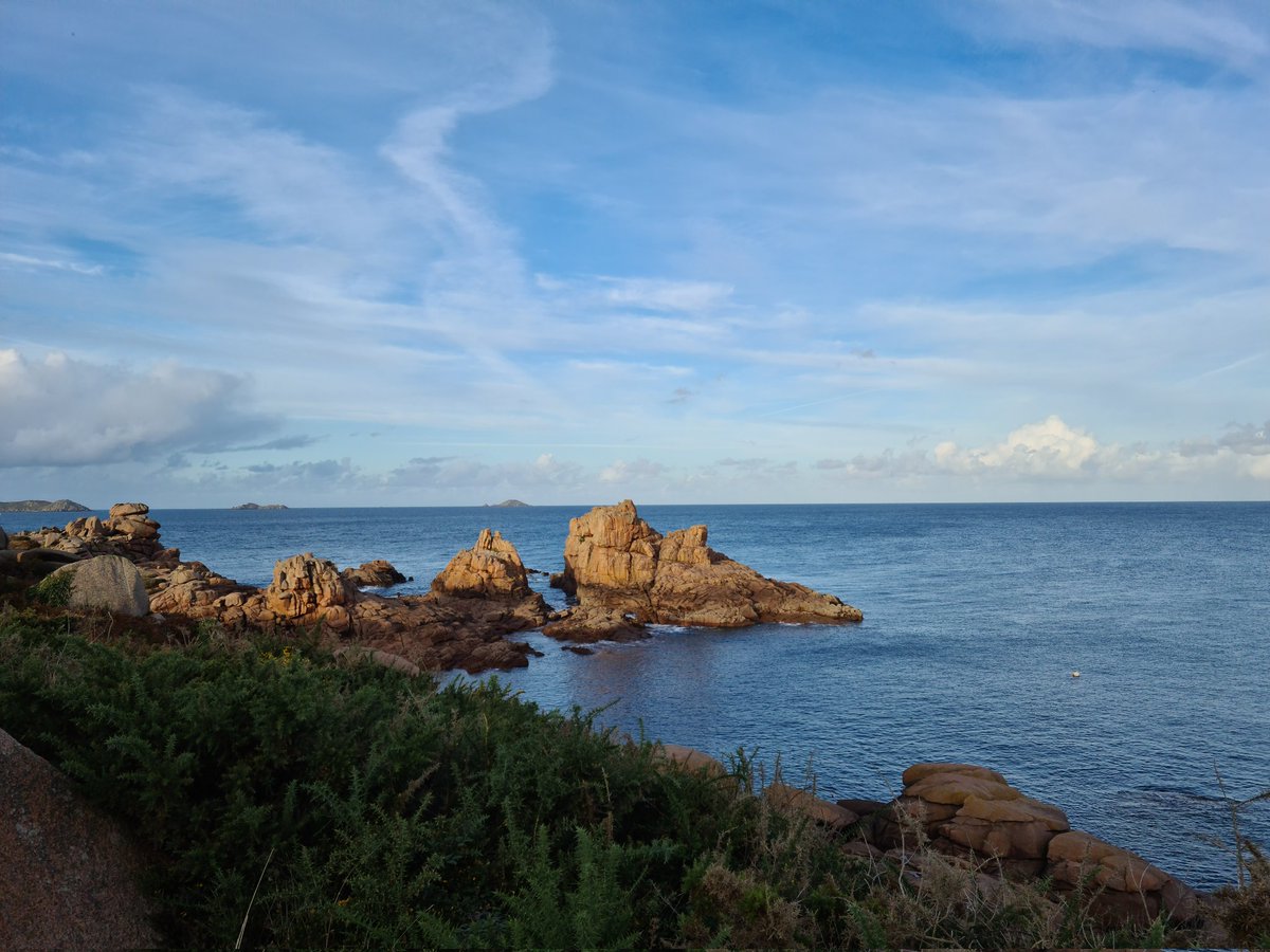 Pierre_Auberger's tweet photo. Lumière d'#automne sur la @cotegranitrose #Ploumanach #sentierdesdouaniers @PerrosGuirec22 #MagnifiqueBretagne #MagnifiqueFrance @arielSTRABONI @BreizhWeCan https://t.co/ppyhHDACgG