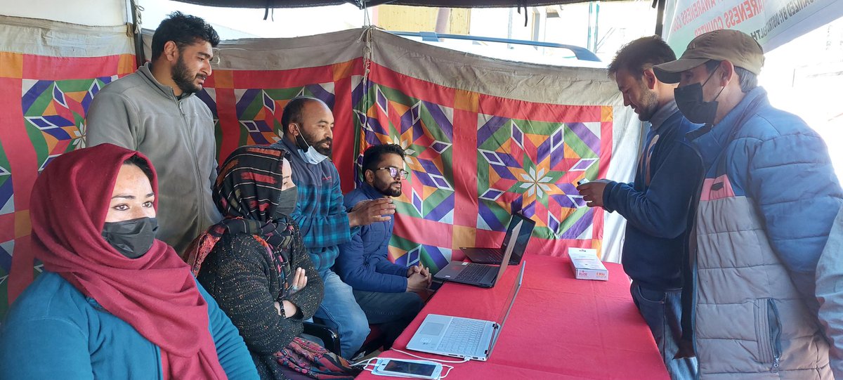 People in large numbers throng stalls put up by departments on beneficiary oriented schemes during the concluding ceremony of 
#IconicWeekCelebrations under 
#AzadiKaAmritMahotsav at Auditorium Hall Kargil 
<a href="/lg_ladakh/">LG Ladakh</a> @LAHDC_K <a href="/MinOfCultureGoI/">Ministry of Culture</a>
<a href="/LadakhSecretary/">Secretary UT Ladakh</a> <a href="/santoshsukhdeve/">Santosh Sukhadeve</a>