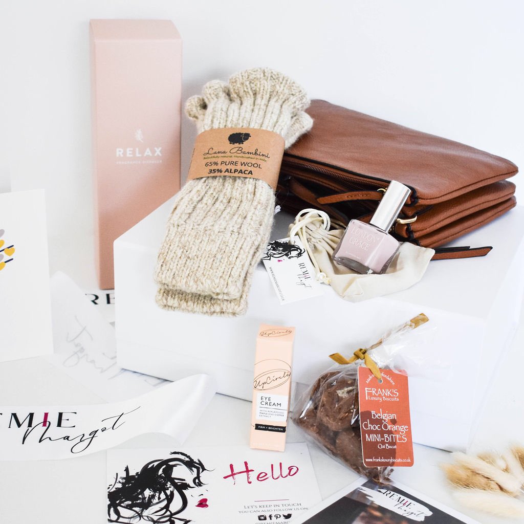 RemieMargot's tweet photo. Good morning, need a gift for the woman who has everything? What about a surprise Lifestyle #SubscriptionBox https://t.co/S0NZcTdXKQ you can still get a One-Off Autumn Box (pic) 🎁
#supportsmallbusiness #UKGiftHour #UKGiftAM  #giftideas 🤗 #onlinegifts #giftsforher #womenover50 https://t.co/ctDEaNvZ4o