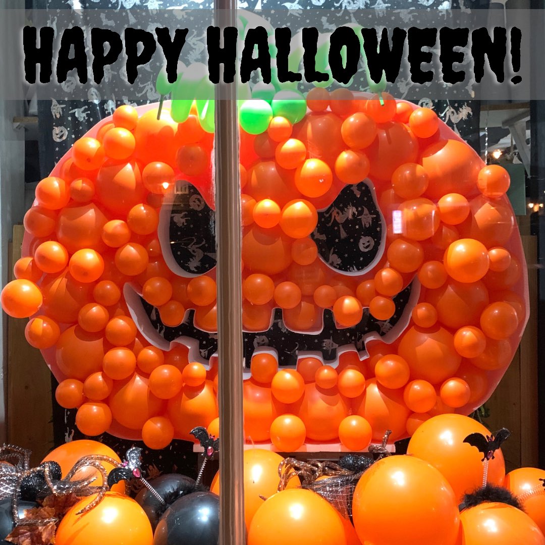 BalloonsAreFun_'s tweet photo. Happy Halloween! 🍁🎃🍂💀👻🕷🕸🍂🎃
Don’t get too wet doing your trick or treat visits tonight 😉☔️ 

#HighworthEmporium #Highworth #swindon #wiltshire #Halloween #Halloween2021 #trickortreat #pumpkin #halloweenpumpkin #spooky #happyhalloween https://t.co/lSgOF3NMPn