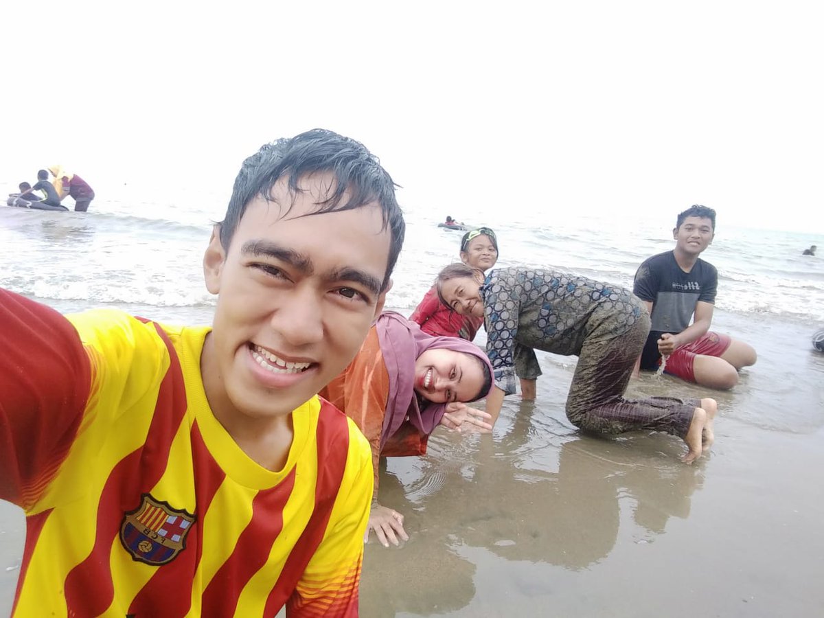 sriyeni1111's tweet photo. Main kita pantai bos ku https://t.co/mC1yYl4lsi
