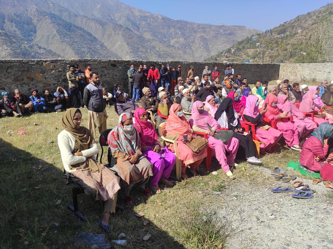 DIPRRambandic's tweet photo. Nukad Nakat on Poshan Abhyan at panchyat Chambalwas of Block Banihal in district Ramban @infjammu @diprjk @dcramban @NHMJK5 @TribalAffairsIn @listenshahid https://t.co/ltu5foKDn3