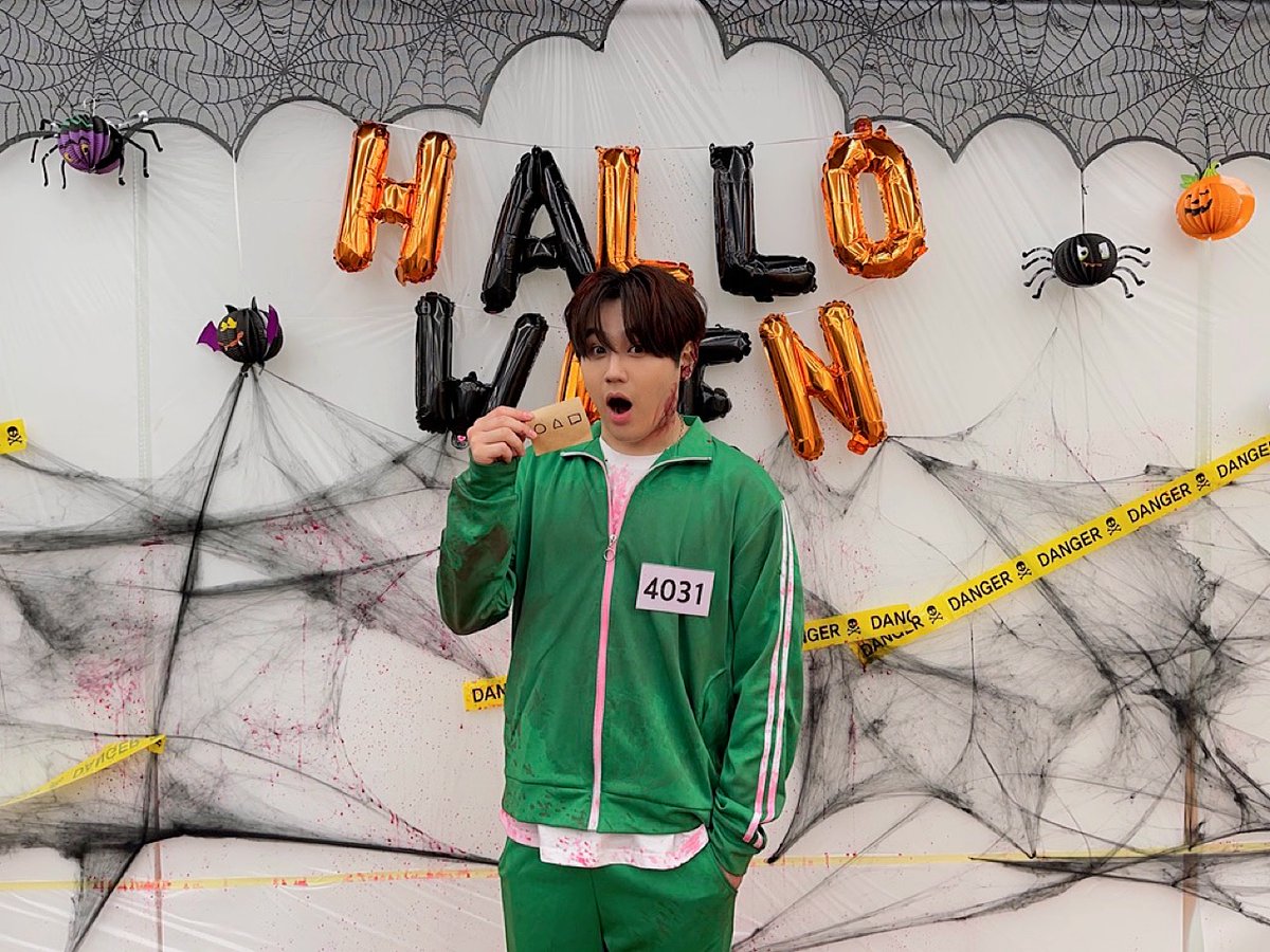 ncusofficial_jp's tweet photo. [#NCUS] 

🎥 21.10.31 쿠스로윈
📸 서석진 

쿠키선생님들,
쿠스와 게임 하나 하시겠습니까?✠ 

#엔쿠스 #쿠스로윈
#서석진 #SEOSEOKJIN
#할로윈데이 #Halloween
#엔징어게임 #오징어게임 https://t.co/F5k71d5e9L