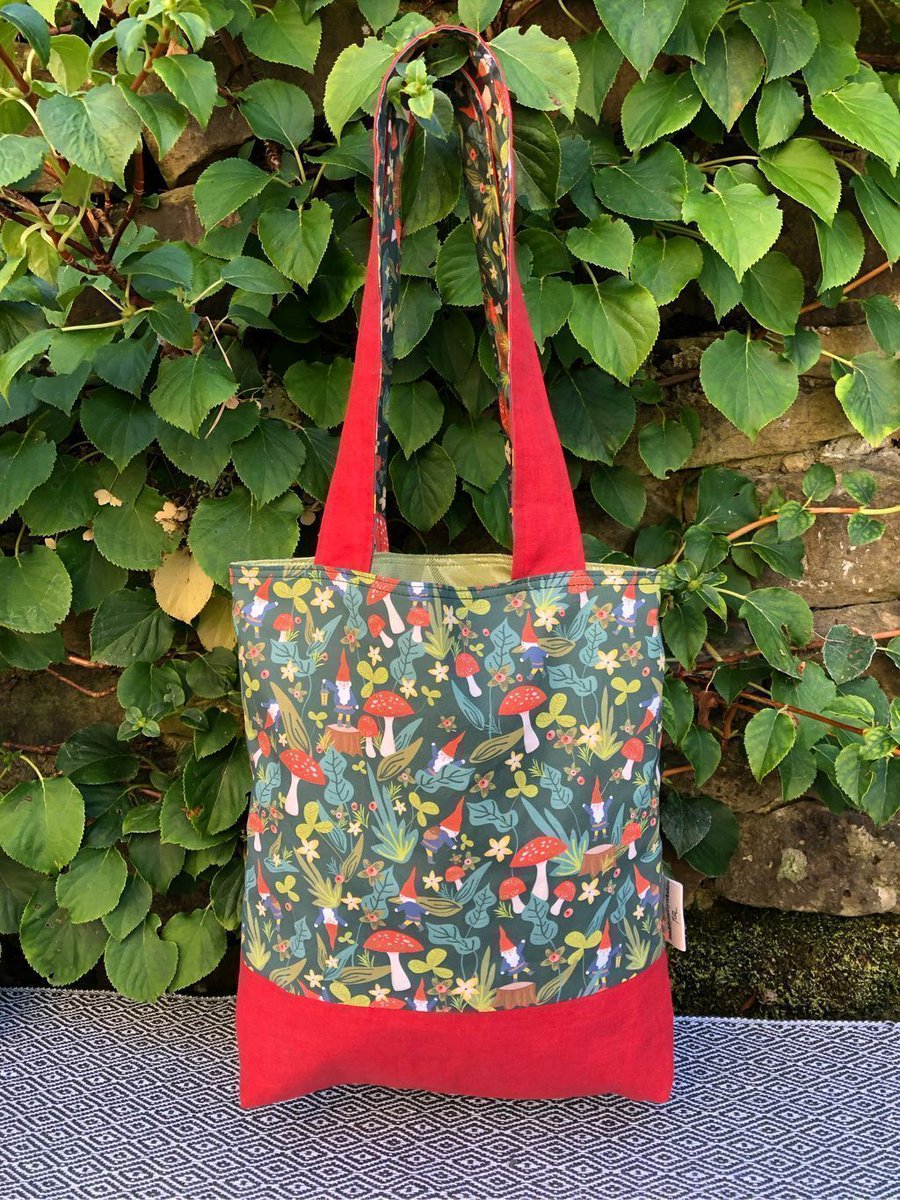 sewinskipton's tweet photo. Quiet, hardworking gnomes all needing a new home . Available to move in immediately, and really, they are very cute are they not!? 😃#MHHSBD #UKGiftAM #UKGiftHour 

https://t.co/gqV64vnjN1 https://t.co/tFNVYvGmXJ