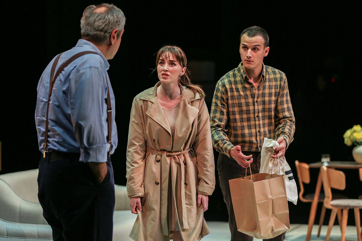 Son dönemin dünya çapında en önemli oyunu olarak görülen Florian Zeller’in yazdığı ‘Baba’, Afife Tiyatro Ödülleri'nde En İyi Erkek Oyuncu Ödüllü Şerif Erol, Özlem Zeynep Dinsel, Kayhan Açıkgöz, Kürşat Demir, Kübra Balcan, Yasemin Taş kadrosuyla 14 Kasım'da Zorlu PSM'de!