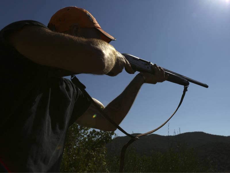 Un automobiliste gravement blessé par balle près de Rennes, un chasseur interpellé nouvelobs.com/faits-divers/2…