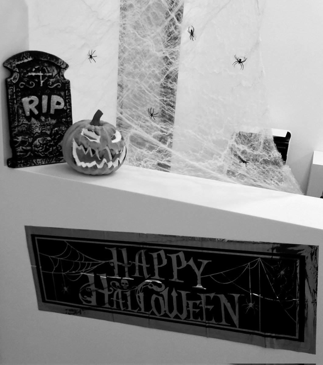 SaberPorto's tweet photo. On this frightening Sunday, our Saber Studio is silent… 
Only the sounds of souls tormented by console bugs can be heard. HA HA HA … (to read with a Vince Price voice) 😁

Enjoy Halloween 🎃 and don’t forget to get scared with our game recommendations! https://t.co/c2mWs8hYP6