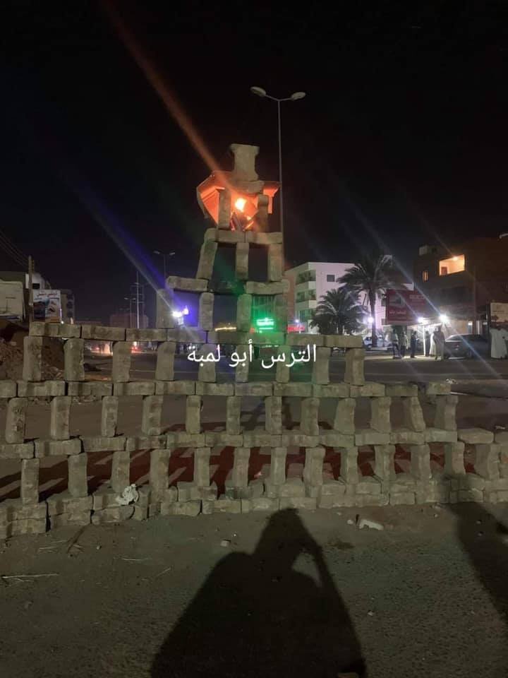 ZakariaBasheir's tweet photo. لا يخلو علم التروس من الفنون والابداع ... بس الترس ابو لمبة فيهو نظرة فنية (technical) بحتة... حيث تمت مراعاة قوانين الملاحة الجوية وسلامة الطيران. 😅
.
.

#الشعب_المعلم
#الردة_مستحيلة https://t.co/gDtrOWGoRD